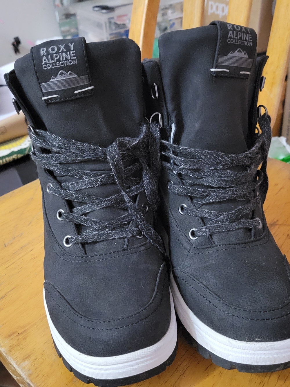 Roxy Black Lace-Up Women's Boot Size 8.5
